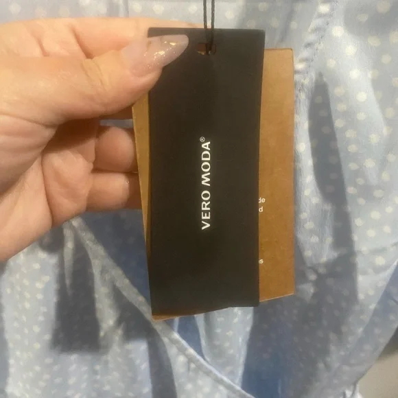 🚨 Vero Moda Blue Mini Sundress with Flutter Sleeves and V-Neck - Picture 2 of 9